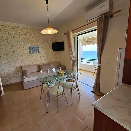 Апартаменты Corfu Menigos *